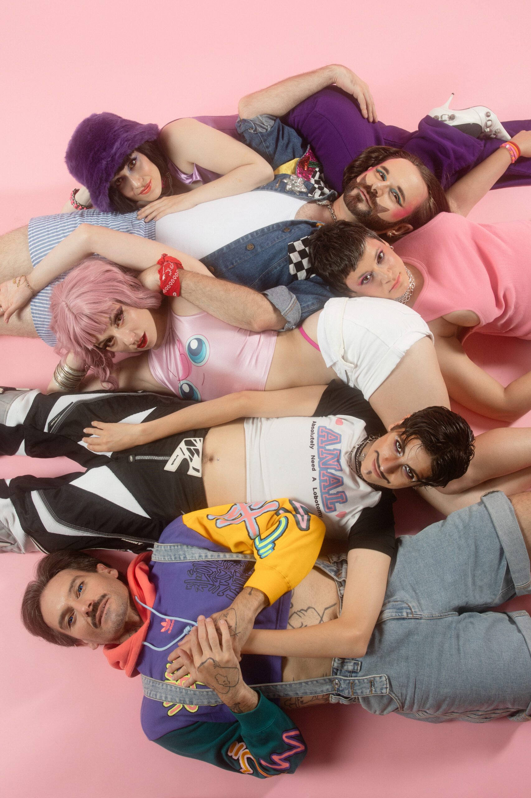 Lolita Laze et Rico Tourky-Brille du collectif Badass Spectacles sur scène, en tenues léopard assorties, lors d’un numéro de cabaret burlesque