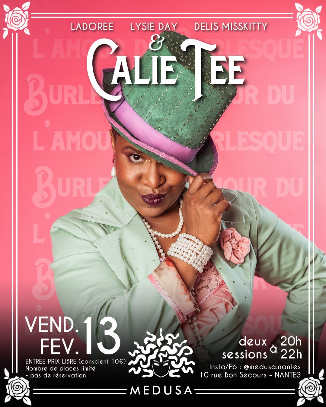 Affiche du Burlesque au Medusa à Nantes, mettant en scène l’artiste Calie Tee en costume rétro sur fond rose, avec informations de date, horaires et lieu du cabaret.